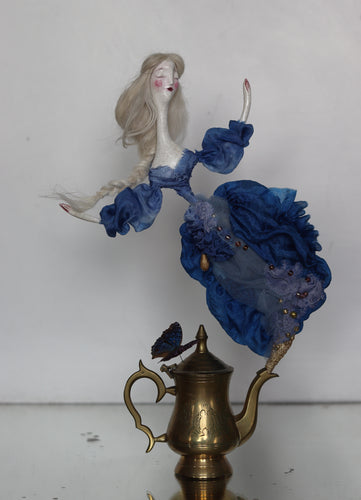 Anemona Teapot Ghost