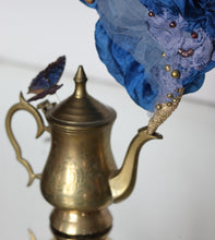 Load image into Gallery viewer, Anemona Teapot Ghost