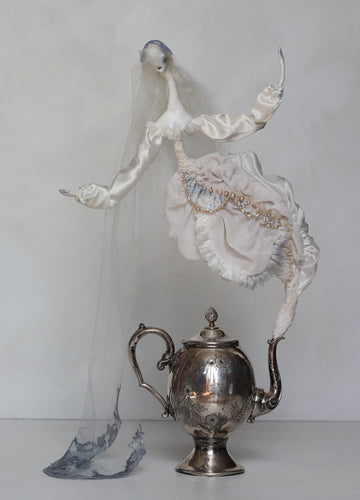 Dolores Teapot Ghost Bride