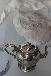 Dolores Teapot Ghost Bride