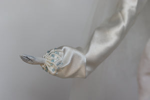 Dolores Teapot Ghost Bride