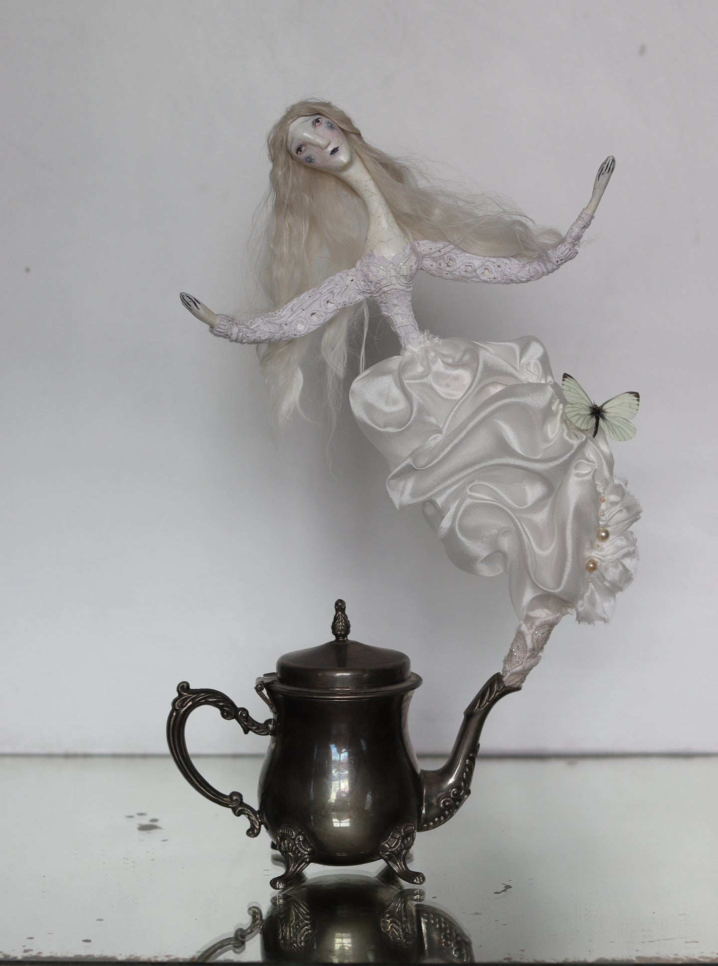 Petrulya Teapot Ghost