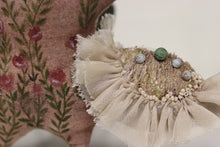 Load image into Gallery viewer, The Swan of Roses