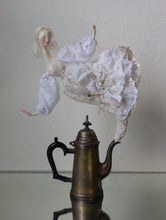 Load image into Gallery viewer, Cassandra Teapot Ghost