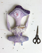 Load image into Gallery viewer, Petit Lady Amethyst