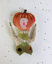 Load image into Gallery viewer, Petit Pumpkin Faery