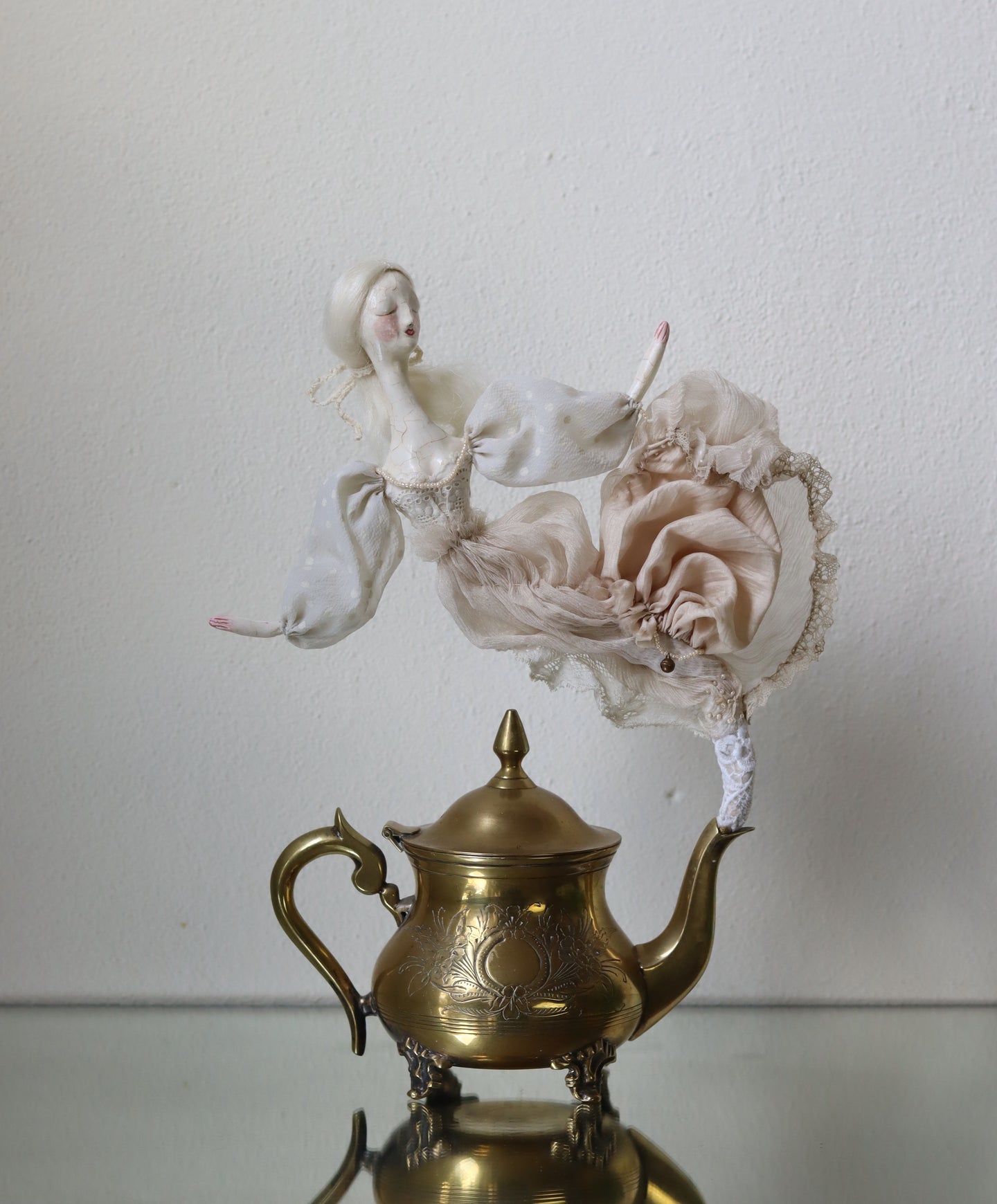 Rosalynde Teapot Ghost
